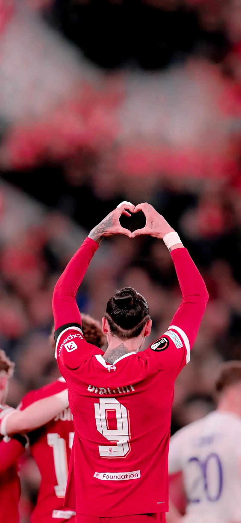 泰伦·卢：赛中我不知道哈登得了多少分，他在进攻端扛着我们