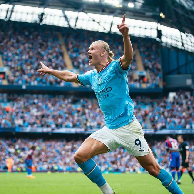 曼联中场梅努的未来：从边缘到重生