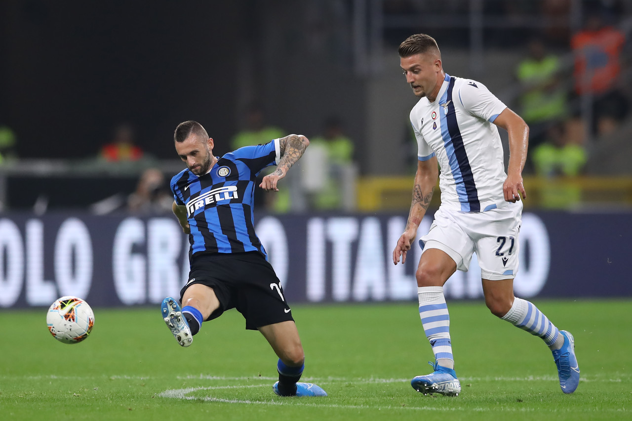 为什么外野传球首选低平弹跳球