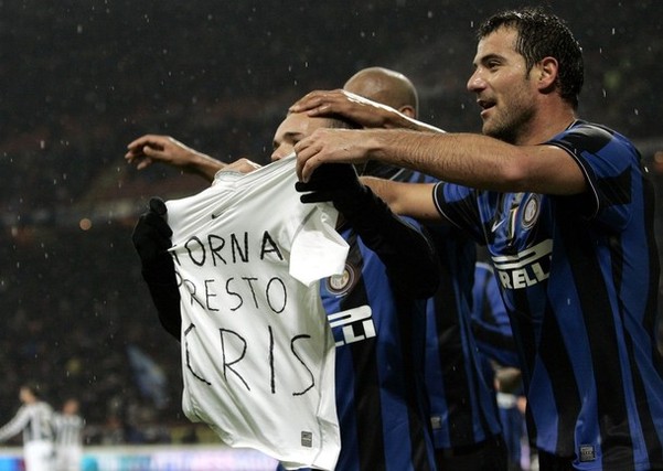 欧文突破防线送出关键助攻